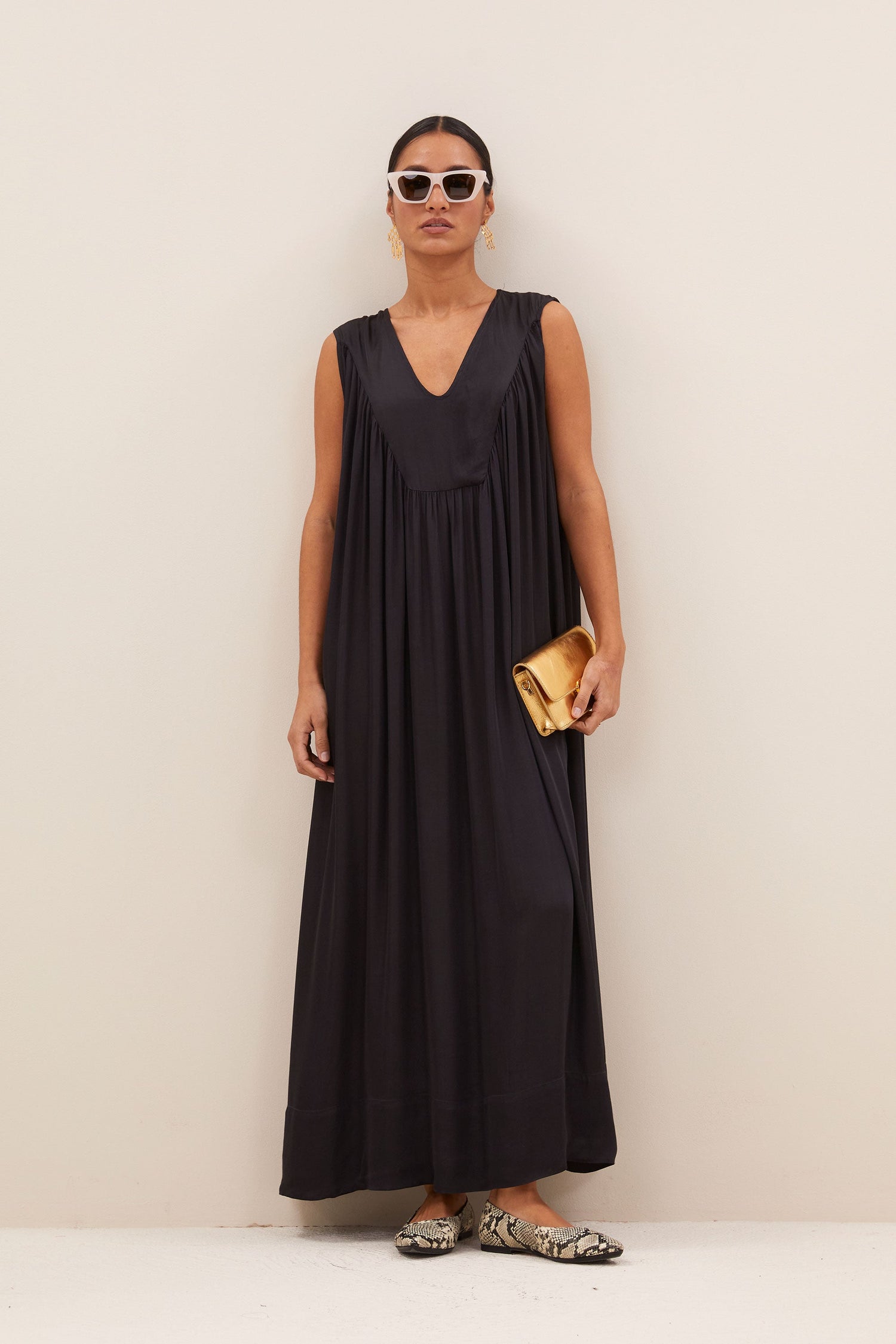 Robe Ulla Satin – look porté (Jet Black)